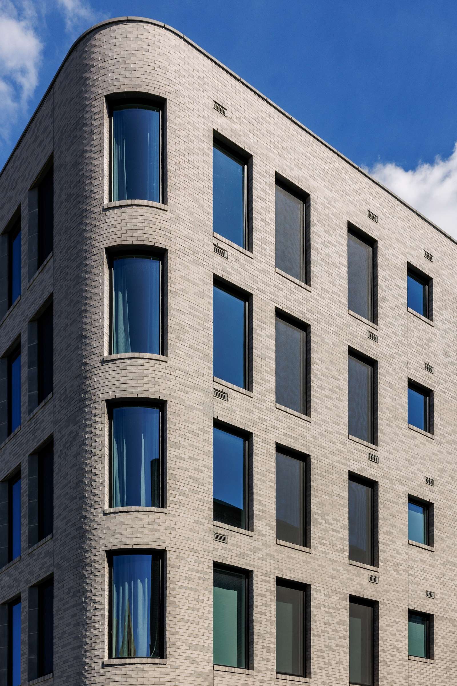 Silver City Smooth & Wirecut by Glen Gery Corp -architizer-product awards2025