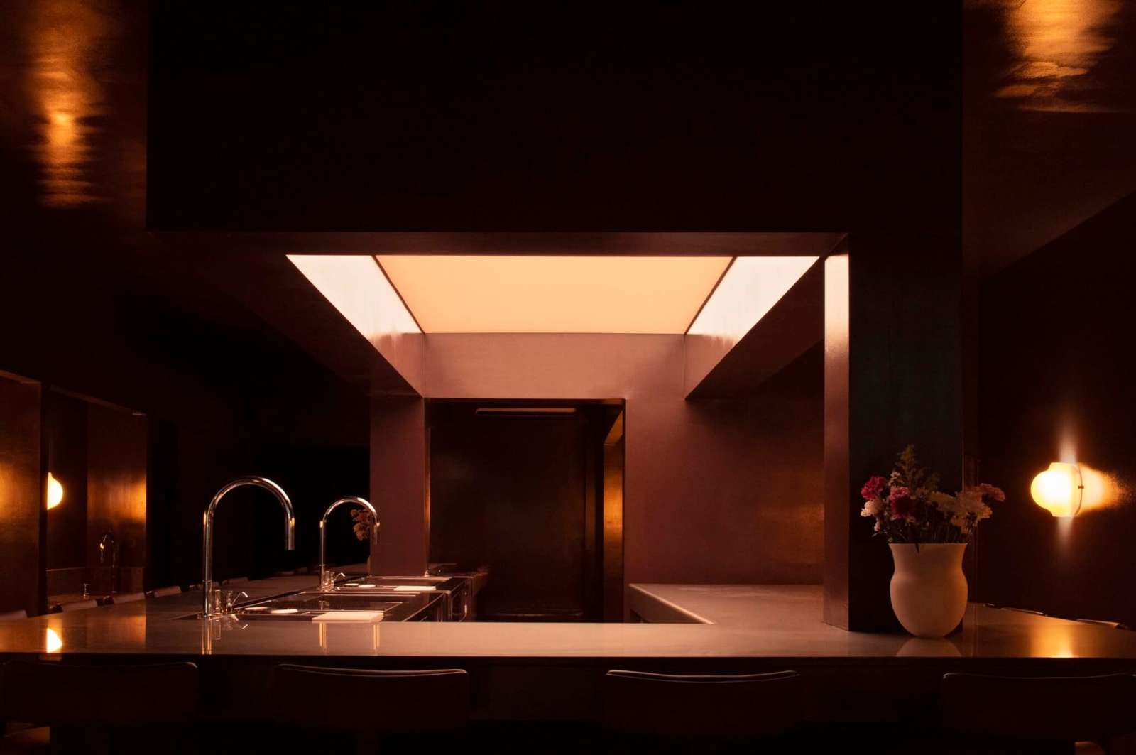 moody romantic interior of bar NUMÉRO