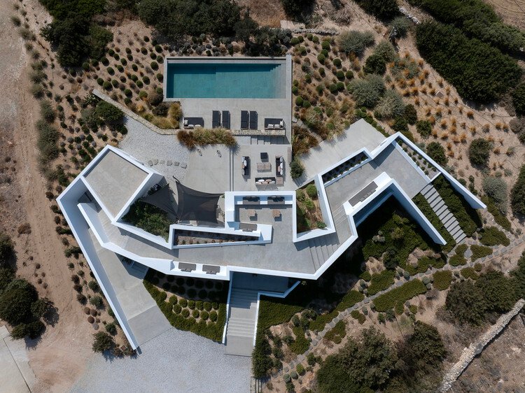 LofoS Residence / React Architects - Image 2 of 26