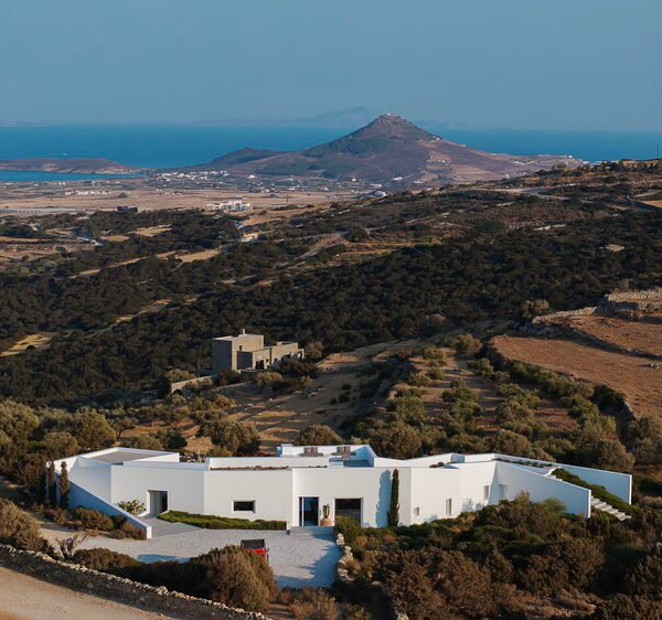 LofoS Residence / React Architects - Image 1 of 26