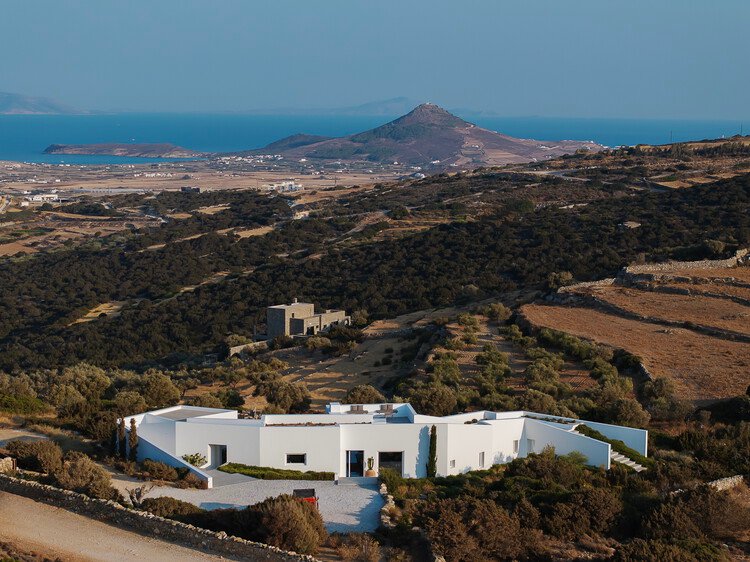 LofoS Residence / React Architects - Image 1 of 26