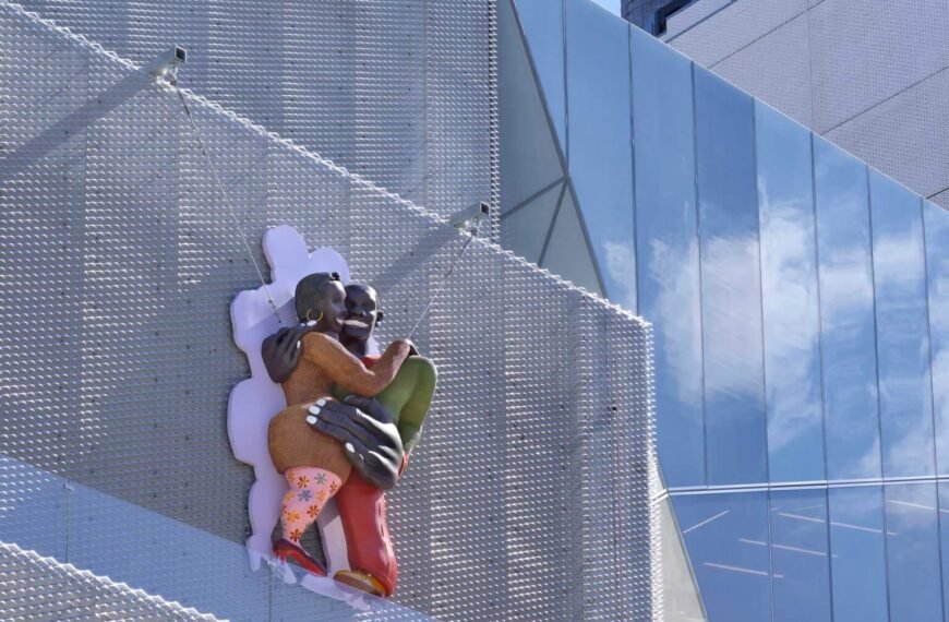 Tschabalala Self: Art Lover on building facade