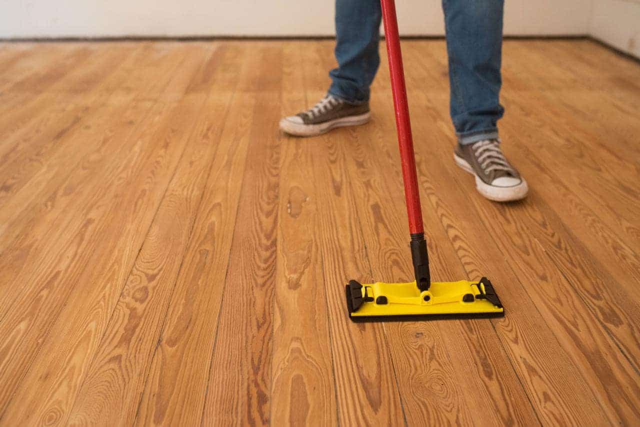 Some of the advantages and disadvantages you may encounter when using hardwood floors