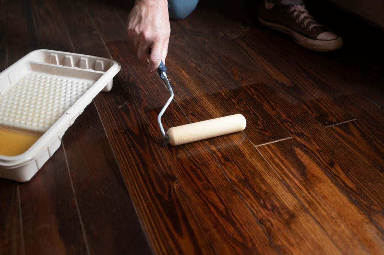 بعض المزايا والعيوب التي قد تقابلك عند استخدام الأرضيات الخشبية الصلبة