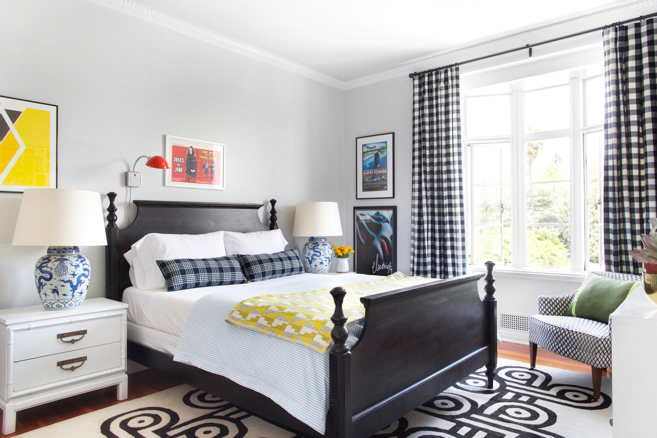 How to arrange your bedroom to make it more spacious
