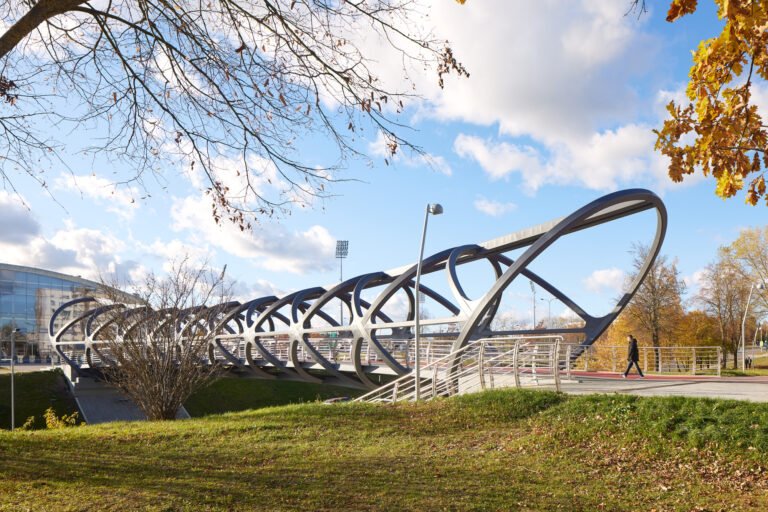 Pedestrian Bridge in Jonava / Architektüros linija