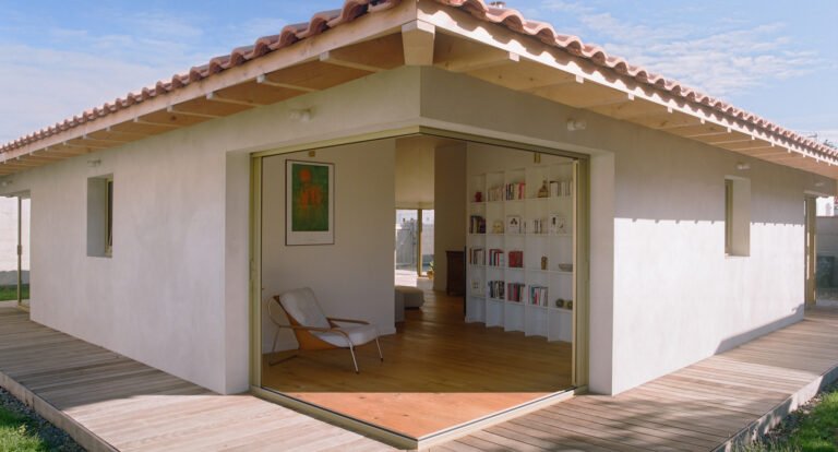 The None Angle House / Benoit Rotteleur Architecte