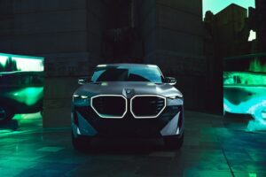 تطلق BMW Concept XM وجهًا جديدًا ومعبّرًا فاخرًا في معرض Art Basel Miami Beach 2021