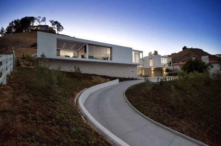 Ventura Hillside House / DARX Studio