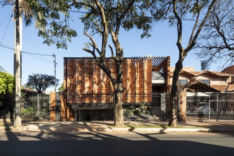 Alas Paraguayas Home  / OMCM arquitectos