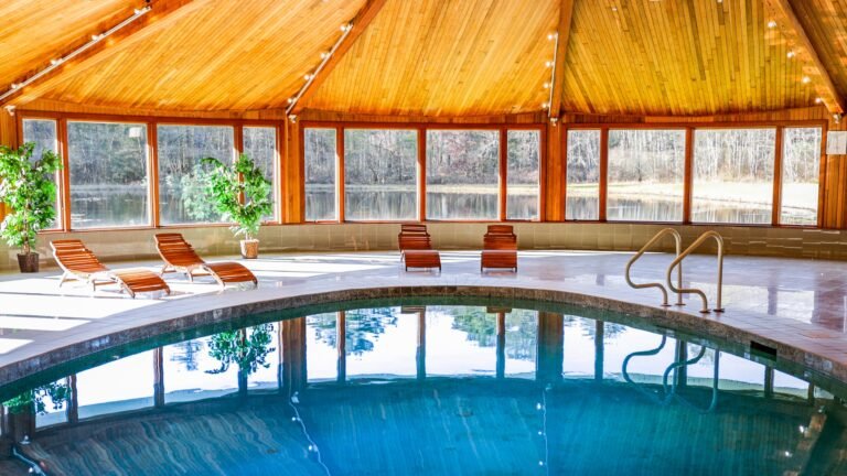 8 of the Finest Airbnb Properties With Heated Indoor Swimming pools