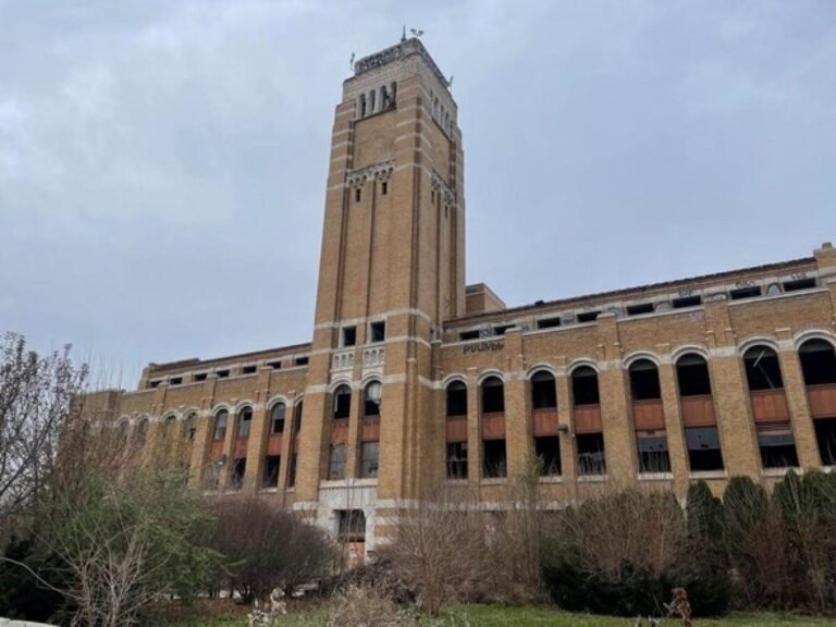 Detroit proclaims redevelopment of long-vacant American Motors Company website