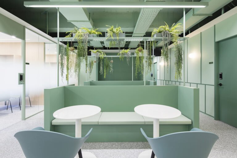 Places of work with Built-in Greenery: 7 Notable Examples