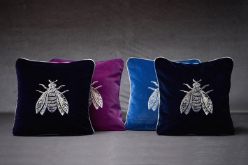 Piccole gioie Velvet Cushion Bee تطريز ماسترو رافائيل |  Architonic