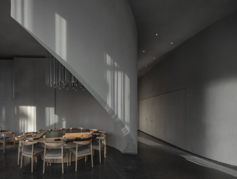 A Japonesque Chef Restaurant / Baranowitz & Goldberg Architects