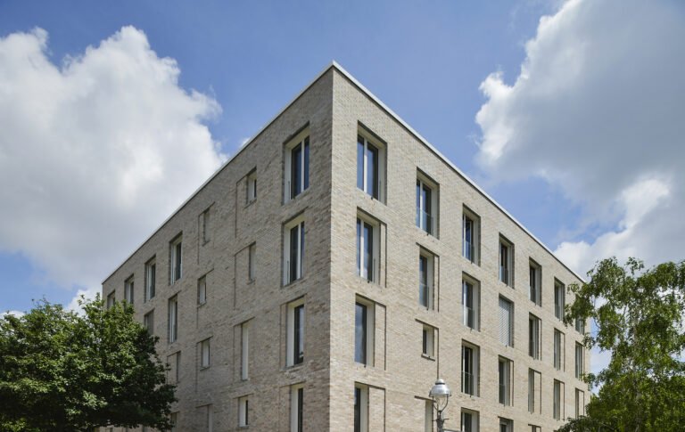 Daycare Middle and Workplace Area at Berlin College of Know-how / Kolb Ripke Gesellschaft von Architekten