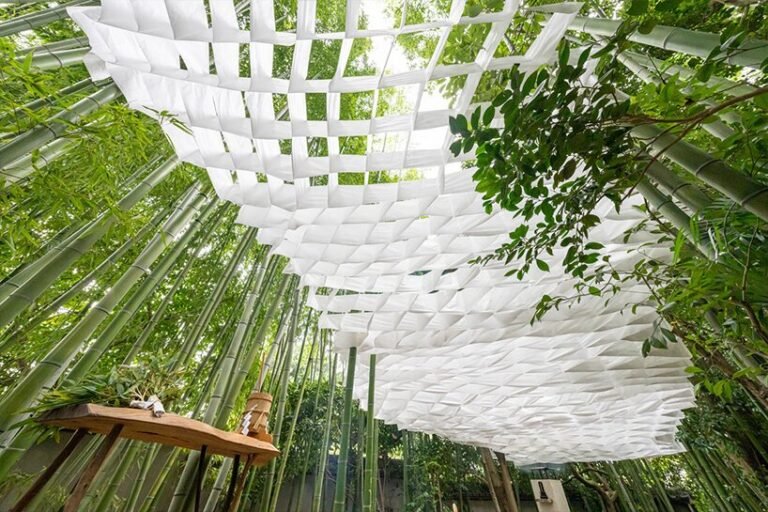 kengo kuma’s interwoven pavilion hovers amongst bamboo grove in tokyo