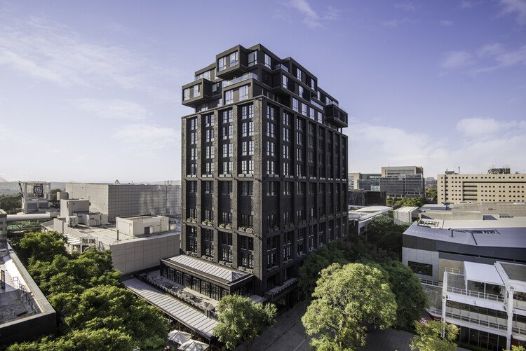 البنك ، Rosebank / Daffonchio Architects + Imbewu Design ، © Juane Venter