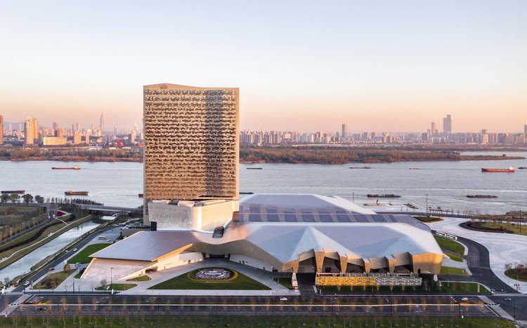 مركز المؤتمرات الدولي لنهر اليانغتسي / Morphosis Architects