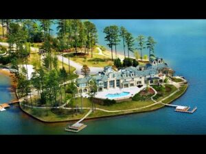 أغلى منزل في ألاباما هو قصر كبير على واجهة البحيرة بقيمة 10500000 دولار