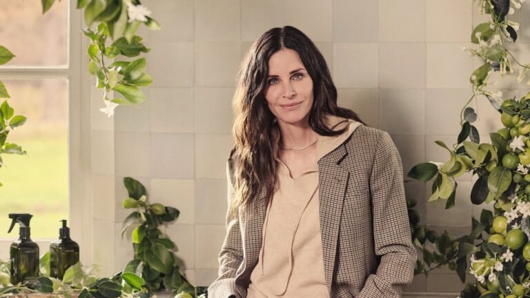 Courteney Cox Is as Obsessed With Cleansing as Her Buddies Character
