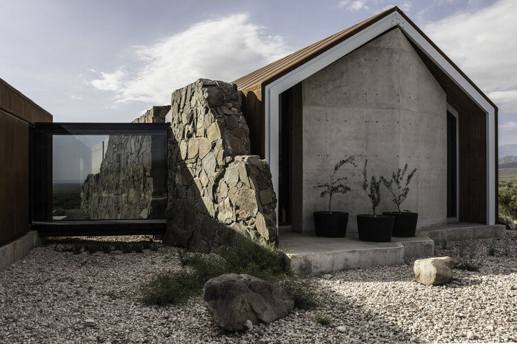 Stone House / Estudio Alberto Tonconogy y Asociados، © Luis Abba