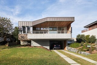 Woopi Beach House من تصميم LADA Levesque و Derrick Architects
