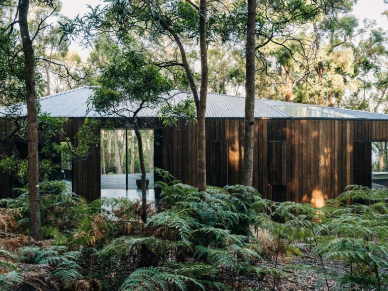 Killora Bay Home / Lara Maeseele + Tanner Architects