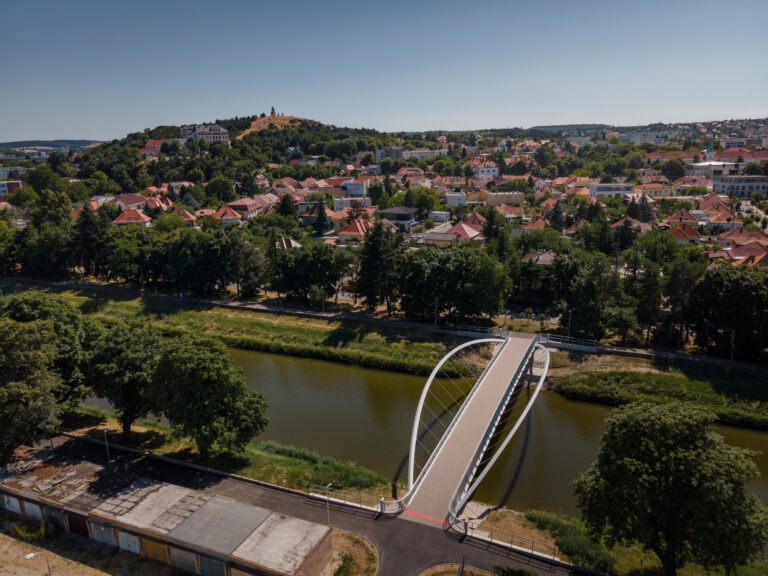 Kalvarsky Most – Bicycle owner Bridge throughout the River Nitra / Strasky, Husty a partneri (SHP) + NOPS