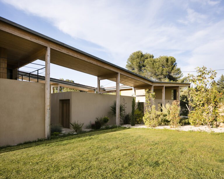 Two dwellings in Aix-en-Provence / PAN Structure