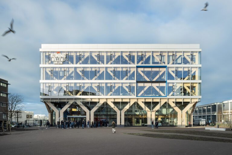 Renewal Koning Willem I School  / Nieuwe Architecten