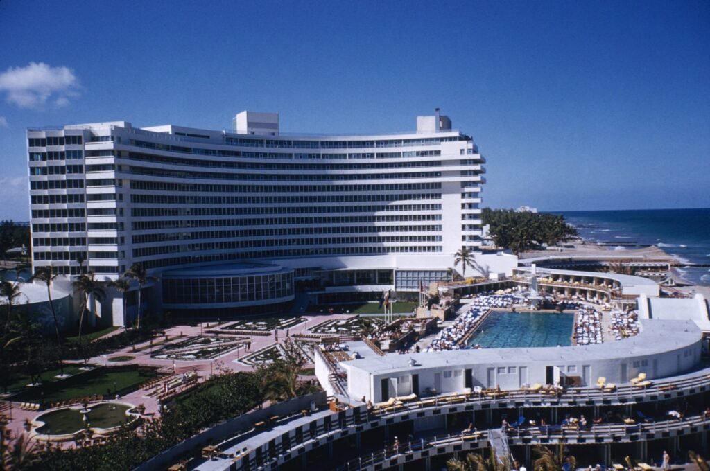 ربما تحتوي الصورة على Building City Town Urban Metropolis Hotel Office Building Water Vehicle Transportation and Train