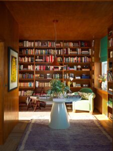 أثاث خزانة الكتب رف في الداخل غرفة المكتبة كتاب غرفة المعيشة الخشب والبساط