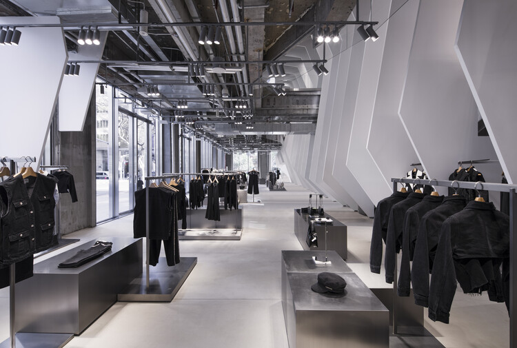 Urban Revivo Store / Jakob + Macfarlane Architects ، © Peter Dixie