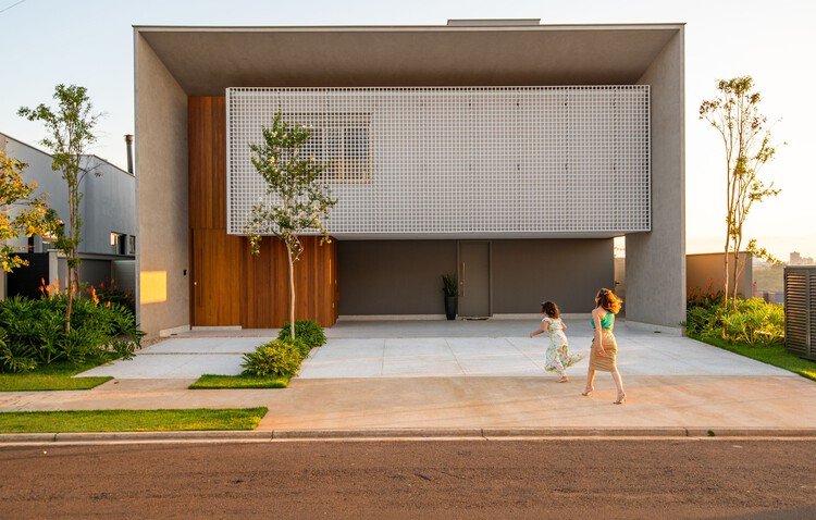 منزل Muxarabi / Cris Furlan Arquitetura ، © Favaro Jr.