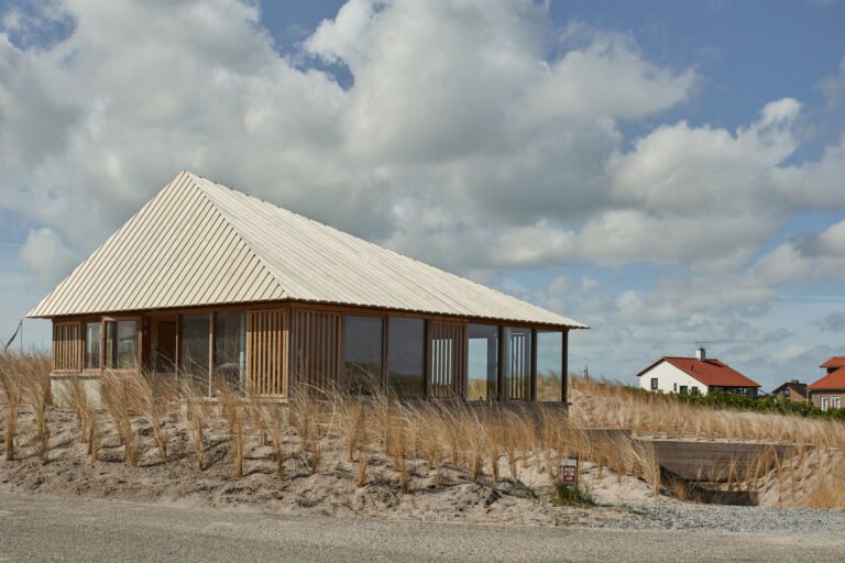 Home within the Dunes / Unknown Architects