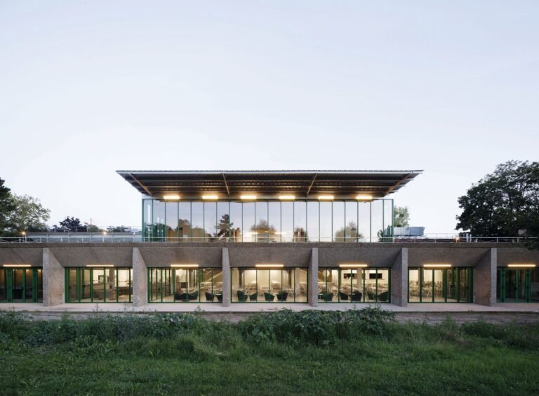 Crous College Refectory / graal structure