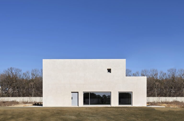 Ivory Home / Lee Jae Architects