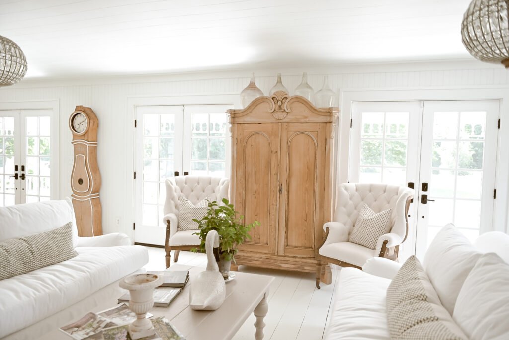 تقديم تعاون مع White & Faded