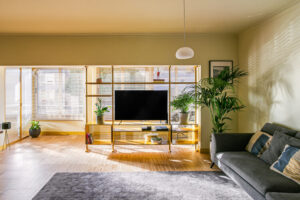 كيف تتناسب مع التلفزيون مع غرفة المعيشة الخاصة بك ؟، Casa do Hugo / FURO.  صورة © ماريانا سانشيز