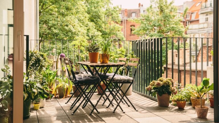 How to Create a Balcony Garden in 4 Easy Steps