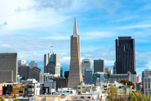 بدأت Foster + Partners العمل على تجديد هرم Transamerica الأيقوني في سان فرانسيسكو ، عبر Shutterstock User Pung