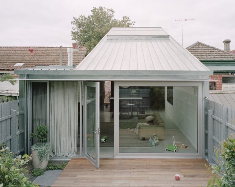 Northcote Terrace / Lovell Burton Architecture
