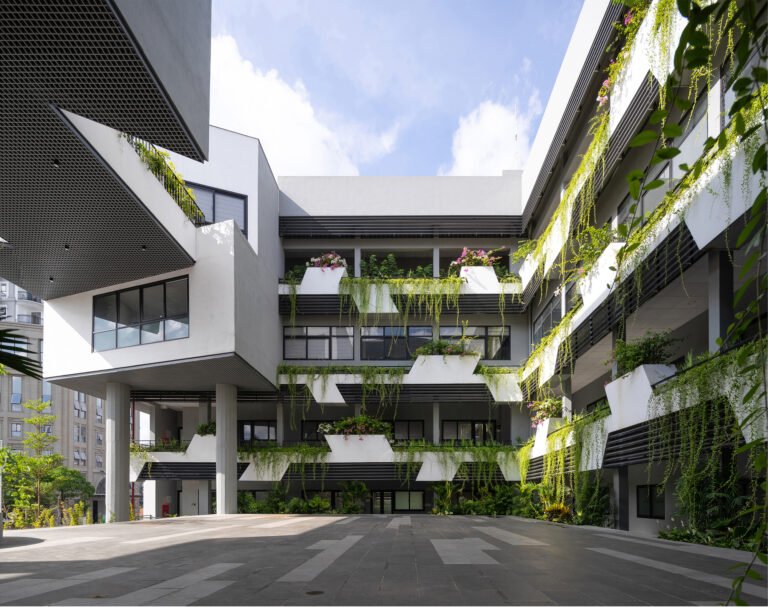 The Vietnam Institute for Advanced Study in Mathematics / 1+1>2 Architects