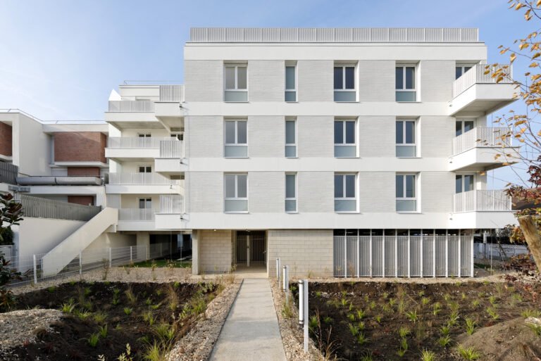 18 Social Housing Units in Valenton / Benjamin Fleury Architecte-Urbaniste