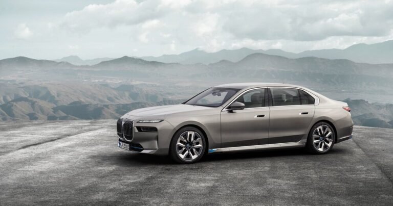 BMW unveils its new all-electric i7: a progressive blend of luxury and sustainability