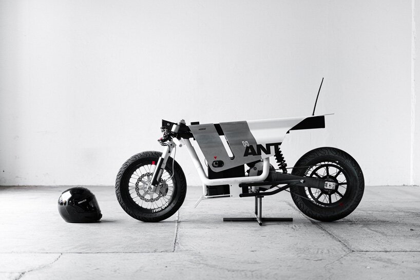 الدراجة البخارية الكهربائية المستوحاة من الخيال العلمي من hookie 'silver ANT' مصممة خصيصًا للسباقات