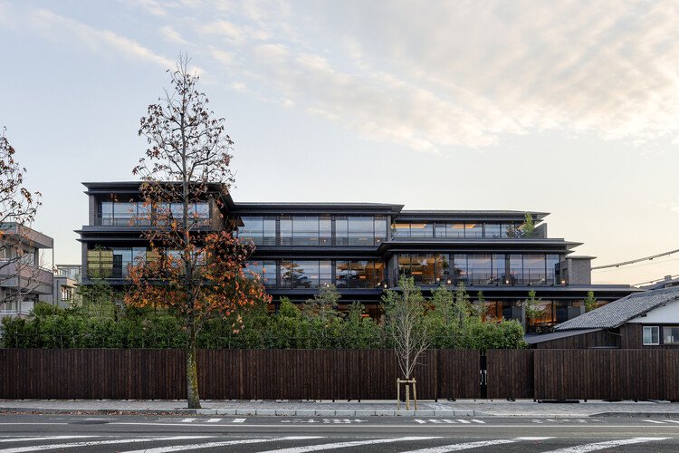 فندق Garrya Nijo Castle Kyoto / TAISEI DESIGN Planners Architects & Engineers ، © Nacasa & Partners