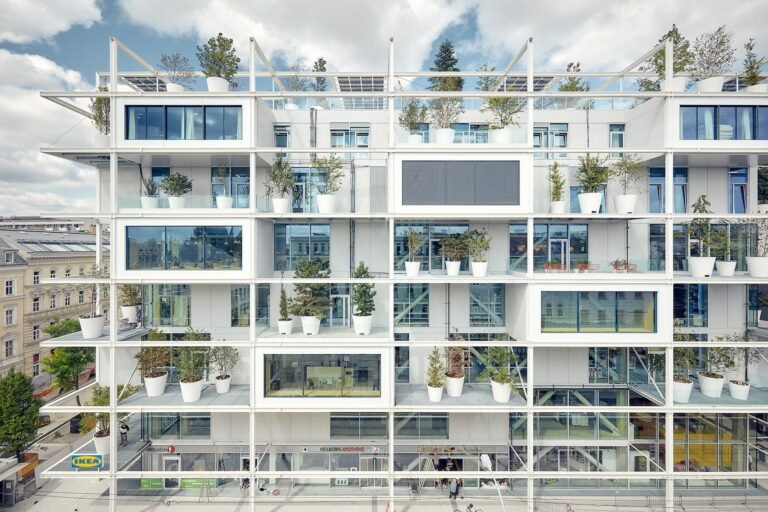 The Good Neighbor: مبنى IKEA الصديق للبيئة والمتمركز حول المجتمع في querkraft في قلب فيينا