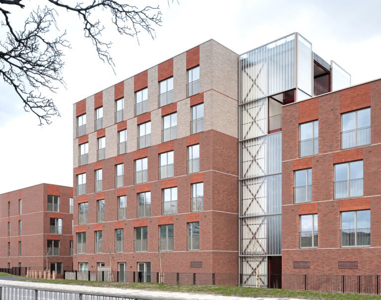 Harbard Close Housing / Reed Watts Architects